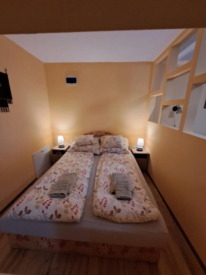 Rozmaring Apartmanok Gyula Exterior photo