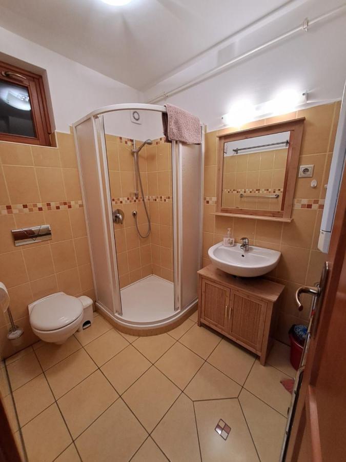 Rozmaring Apartmanok Gyula Exterior photo