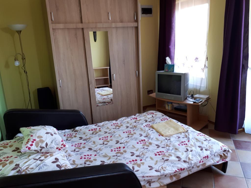 Rozmaring Apartmanok Gyula Exterior photo