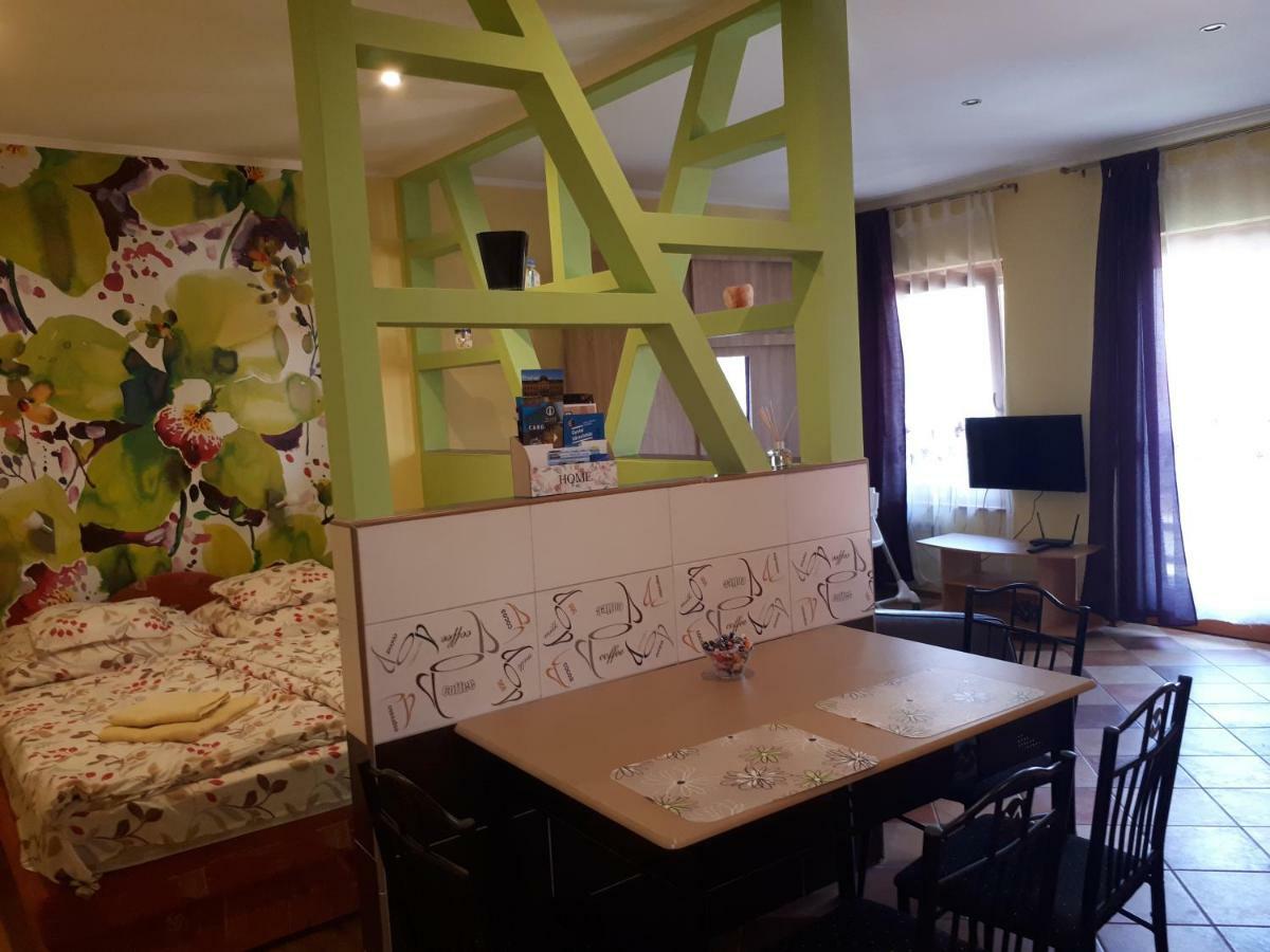 Rozmaring Apartmanok Gyula Exterior photo