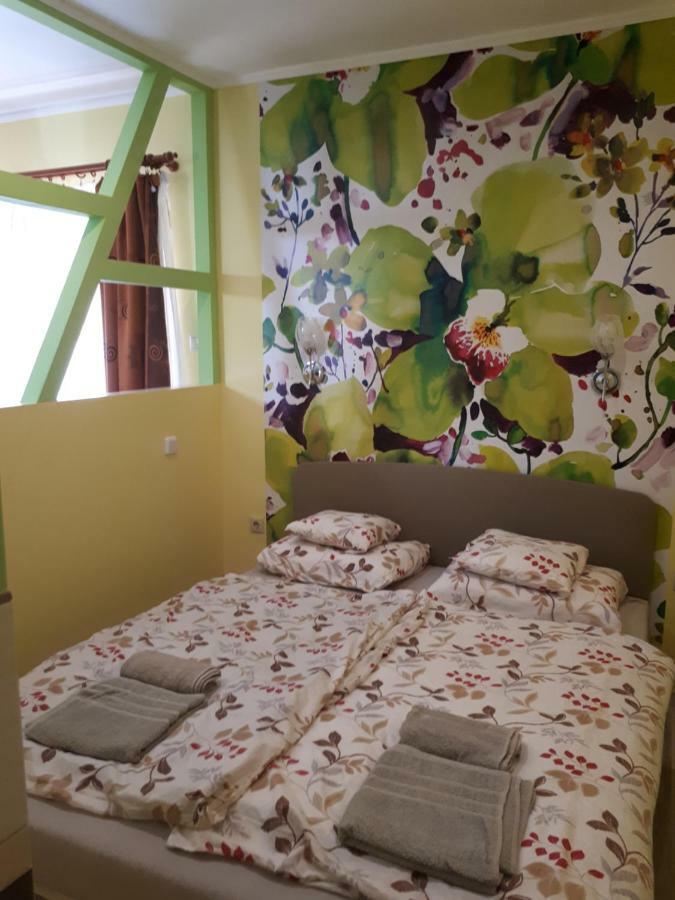 Rozmaring Apartmanok Gyula Exterior photo