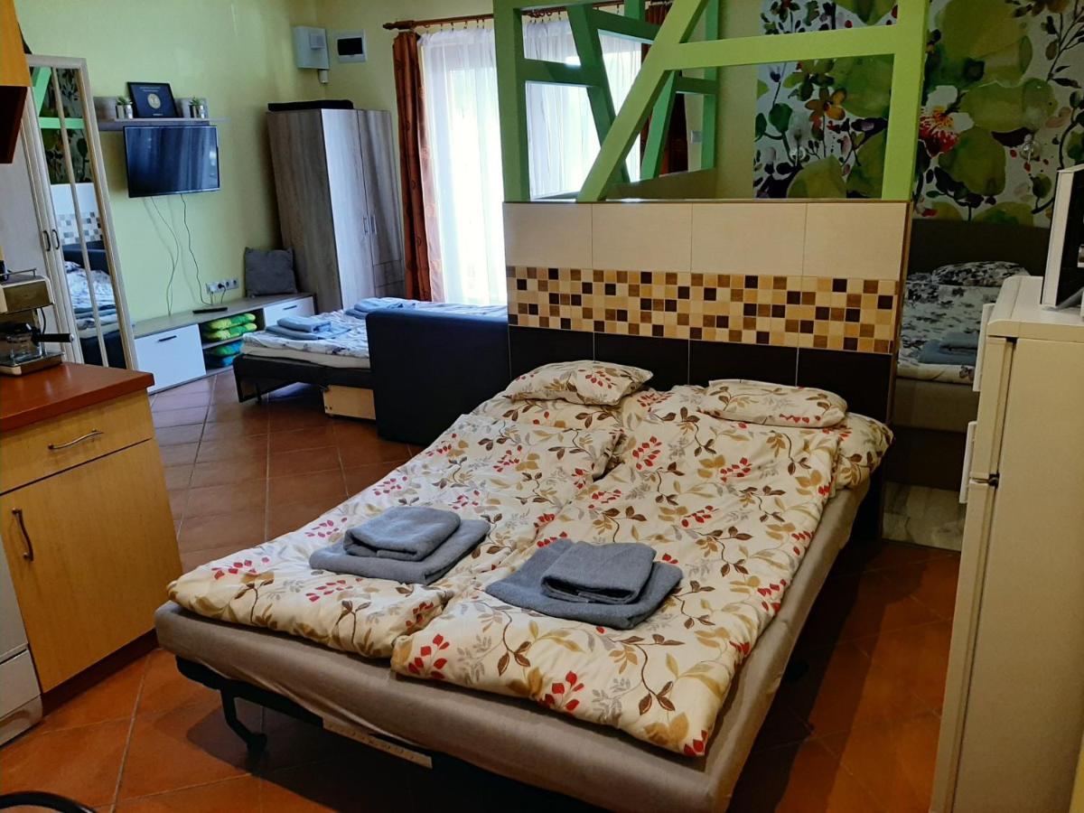 Rozmaring Apartmanok Gyula Exterior photo